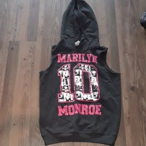 Sleeveless hoodie